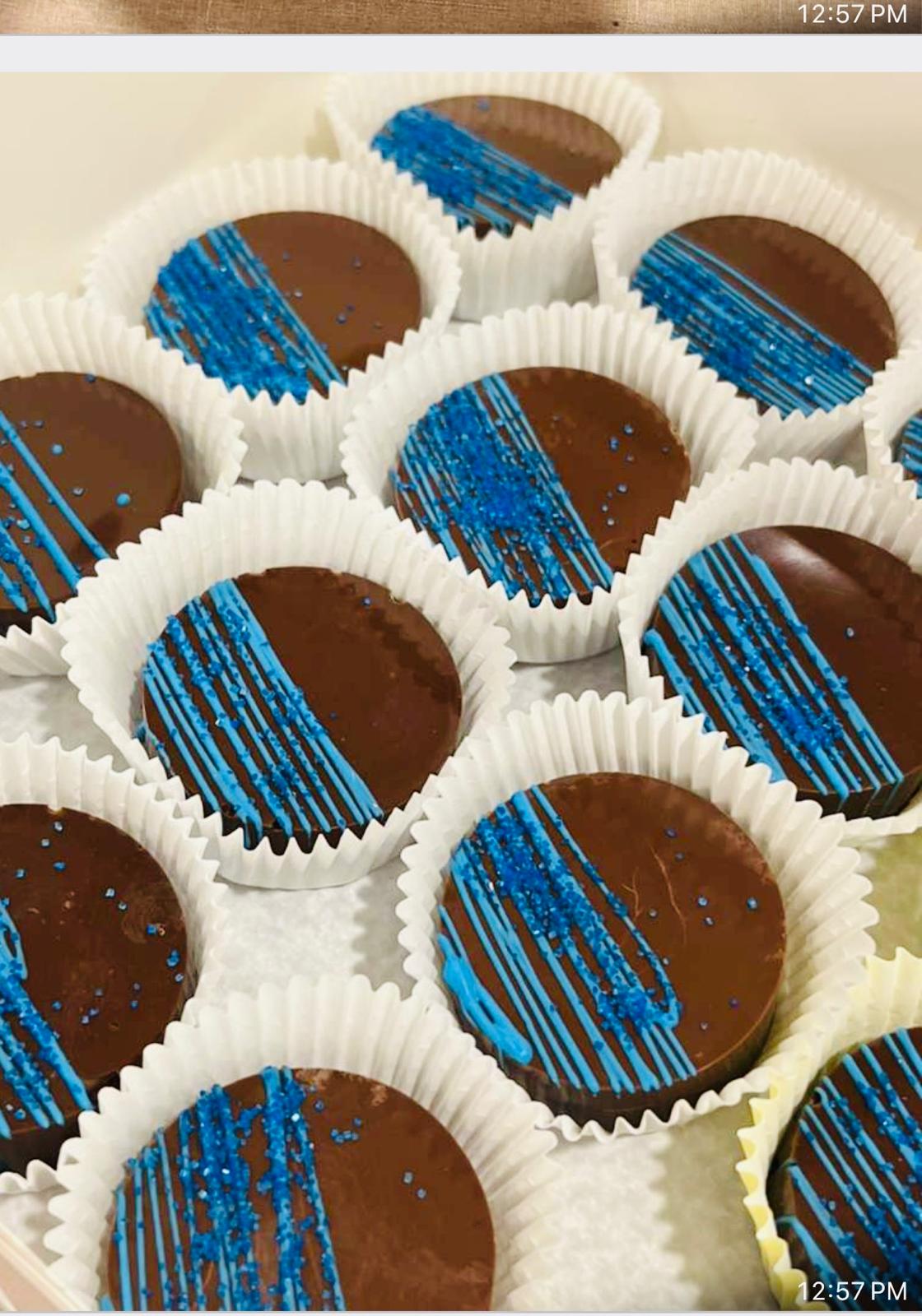 Blue Drizzle Chocolate Rounds